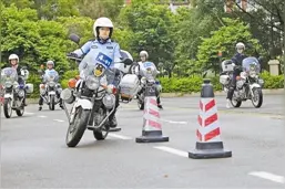 深圳交警筹建女子铁骑警队图片