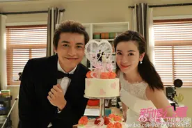 小燕子李晟高调秀恩爱，网友:张益达是刚从非洲回来吗图片