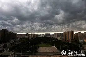 钦州黑云压城场景如电脑特效[酷]  你看到了吗？图片