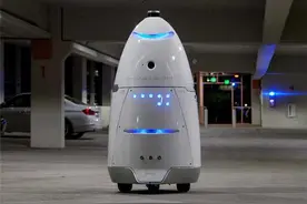 当科幻片的场景成为现实！安保机器人上线图片