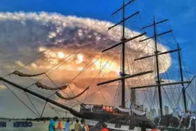 加勒比海惊现飞碟云 中心黄光耀眼 酷似外星入侵图片