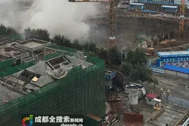 “绿地中心”地下构筑物成功进行爆破拆除图片