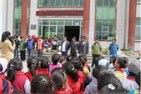 大爱无疆结民族团结之花  情系吉隆赴千里捐献爱心图片