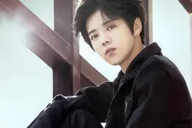 活捉一只扭来扭去的鹿晗~~图片