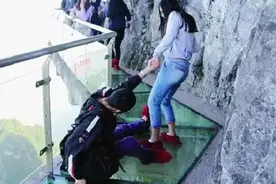 世界上最具惊险的玻璃桥即将开放，从深圳过去只要220元！图片