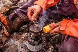 Zippo可以扔了，这个号称世界上最牛的火柴，扔到水里都不会图片
