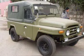 部队老兵退役后买了一辆国产越野车，并笑着说6万就能买到军用车图片