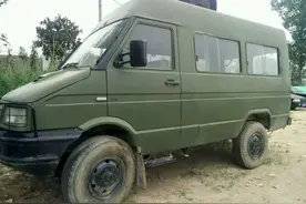 部队军医院退役的”依维柯“汽车，改造房车值不值！图片