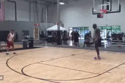 当年隔扣他人的大鲨鱼惨被儿子隔扣！谢里夫这个身体素质什么水平图片