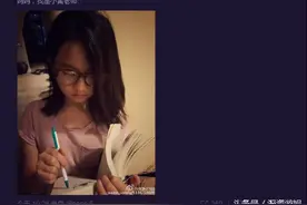 小美女黄多多变身小老师神情认真 戴眼镜超文艺！图片