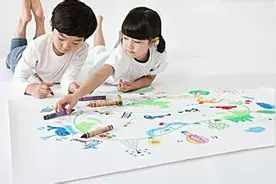 孩子更喜欢跟年龄较大的孩子玩耍，到底是为什么？图片