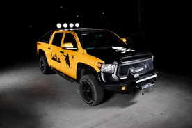 上海小伙花15万改装丰田坦途，现在被罚款罚到白天不敢开车出门图片