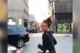 宋祖儿晒首尔游玩照！原来一身黑也能拍出少女系游客照视频封面