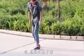 女老板为了测试员工人品，假装脚崴了，结局让人深思视频封面