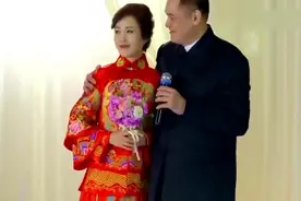 美好的结局：清苓和天朗终成眷属，金厂长和董事长结婚！
