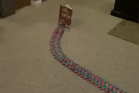 冰糕棍儿也能摆出多米诺骨牌，而且效果不一般！视频封面