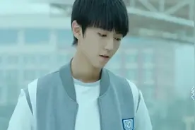 王俊凯深情表白，讨厌或喜欢一个人就不敢看她的眼睛，而你是后者