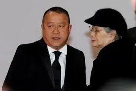 曾志伟送别哥哥，扒一扒曾志伟有几个孩子图片