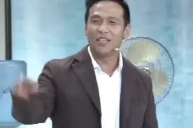 宋小宝手把手教秦岚按脚技巧，“足疗女”秦岚撒娇：轻点~疼视频封面