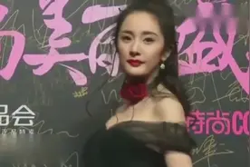 点到为止的艳不可方物的美，杨幂化身高贵神秘的玫瑰女王视频封面