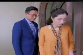 夫妻离婚必备方式，男子抱着妻子出门，期限一个月，赚足大家眼球视频封面