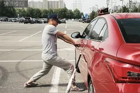 车钥匙突然没电了怎么办 难道要砸车图片