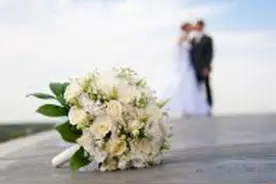 未婚妻对外夸夸其谈，人人羡慕她，我却羞的抬不起头图片