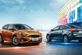 深圳福特三厢福克斯更换大灯总成无效果，到店升级海拉5双光透镜图片