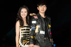 张杰演唱会谢娜助阵太美了 这么恩爱生不生孩子真的没所谓图片