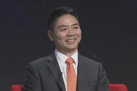 刘强东做客央视财经：自贴标签草根创业者图片