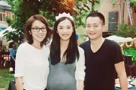 时光匆匆十年过去，他们再次相聚感情依旧不减，感慨时间过得太快图片