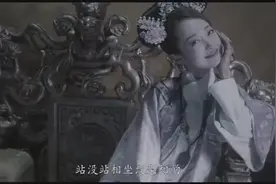 女子喜欢扮演宫女坐龙椅，结果被人捂住嘴晕过去了视频封面