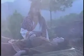 封神榜之爱子情深：殷十娘雨中含泪打哪吒，哪吒削肉还骨，看哭了图片
