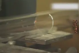 用时间制成的玻璃沙漏图片