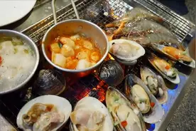 活海鲜自助烧烤，这大蛤蜊看着流口水了！图片