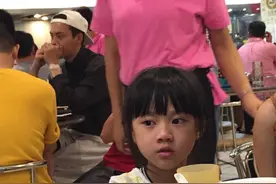 陈伟霆真亲民，现身小饭馆吃饭图片