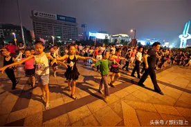 来济南泉城广场，跳一支老年迪斯科!图片