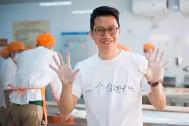 为了叫板美国汉堡，他把包子店开到哈佛大学，一年卖出3个亿图片