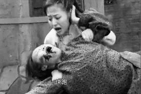 日军进村抓壮丁，剩余的老弱妇孺全部枪毙，激怒群众，誓死反抗视频封面