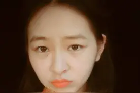 摄影：美女啃猪蹄！图片