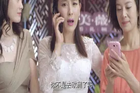 奉子成婚，挺着大肚子穿婚纱办婚礼，这样真的好看吗！视频封面