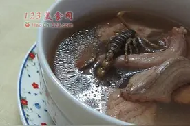老公肾气虚，爱老公就来一道蛇肉蝎子汤，拴住胃才行图片