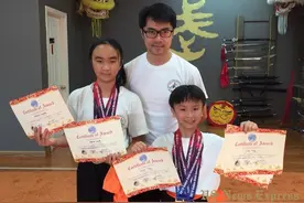 自古英雄出少年 华裔小姐弟扬威美利坚武坛图片