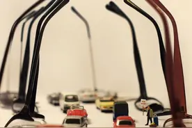 高手满天下！迷你小人汽车的微缩世界，还真敢想啊！图片