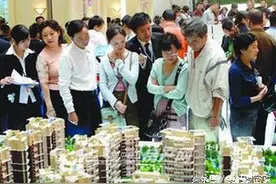 双胞胎兄弟一富一贫，弟弟找上门来寻求帮助我决不答应图片