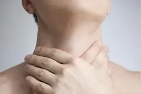 吞咽食物有哽噎感？不当回事？小心食管癌！看看他的早期信号吧图片