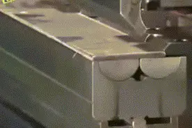 机械动图演示板材折弯过程，简单实用的机器！图片