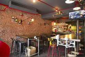 够怪才够意思！这个咖啡店，用行李箱装食物？图片