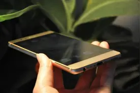 华为P9系统到底值得一说不，牛人单手玩转《狂野飙车8》见真相视频封面