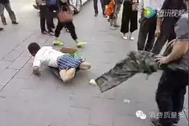 街头“断腿”的残疾人原来是这样的图片